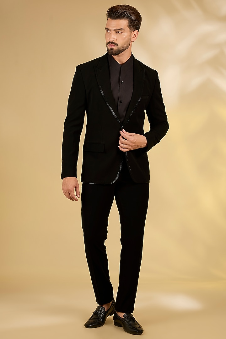 Black Suiting Tuxedo Set by Rohit Gandhi & Rahul Khanna Men at Pernia's Pop Up Shop