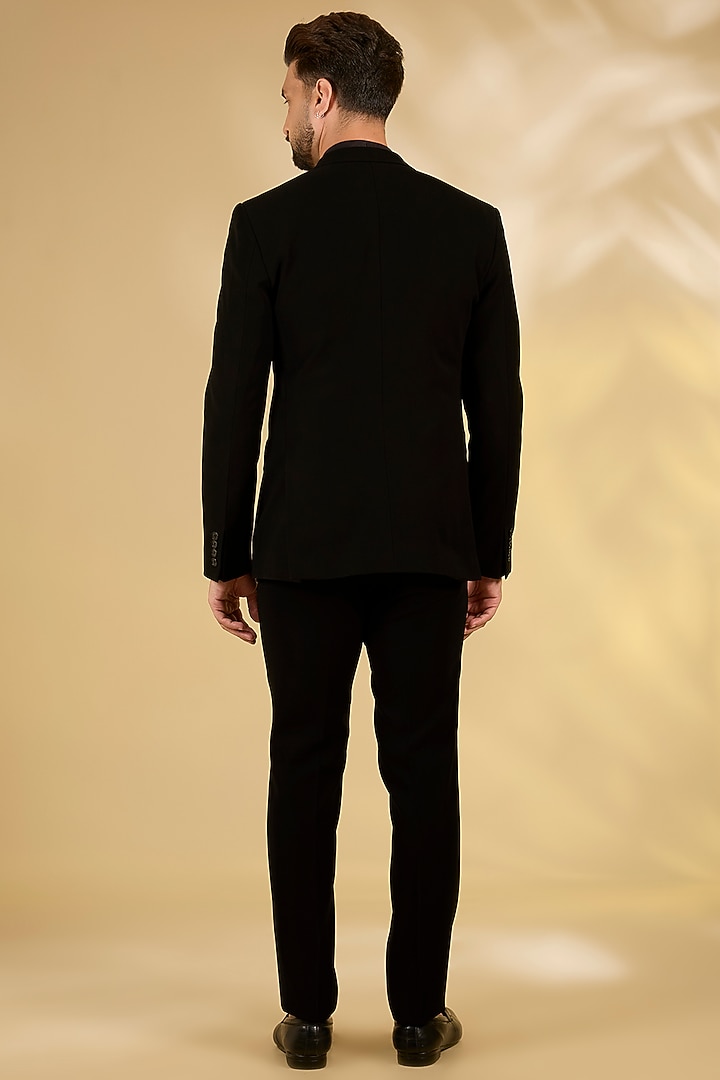 Black Suiting Tuxedo Set by Rohit Gandhi & Rahul Khanna Men at Pernia's Pop Up Shop