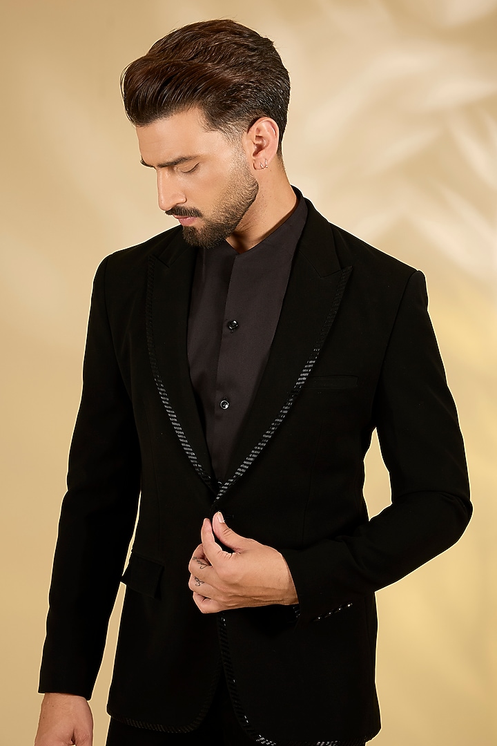 Black Suiting Tuxedo Set by Rohit Gandhi & Rahul Khanna Men at Pernia's Pop Up Shop