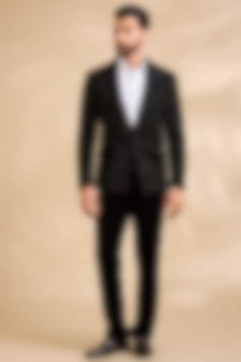 Black Velvet Tuxedo Set by Rohit Gandhi & Rahul Khanna Men at Pernia's Pop Up Shop