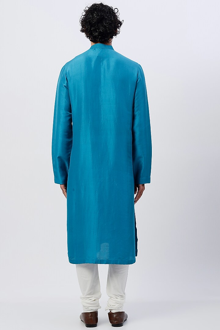 Turquoise Silk Embroidered Kurta Set by Rohit Gandhi & Rahul Khanna Men at Pernia's Pop Up Shop