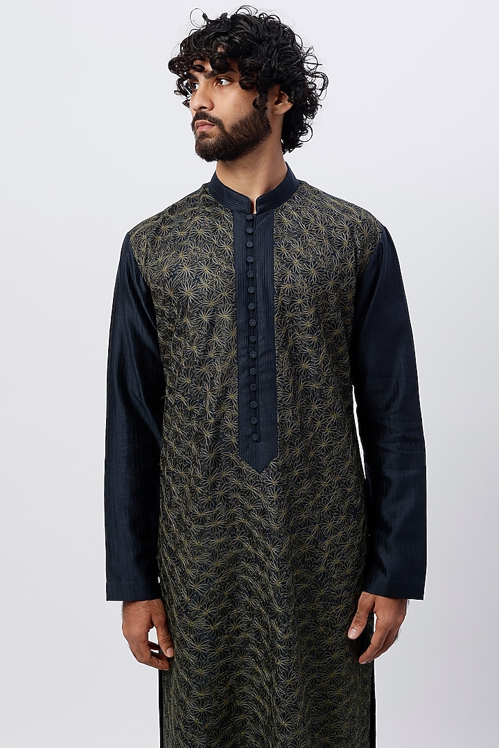 Navy & Green Silk Thread Hand Embroidered Kurta Set by Rohit Gandhi & Rahul Khanna Men at Pernia's Pop Up Shop