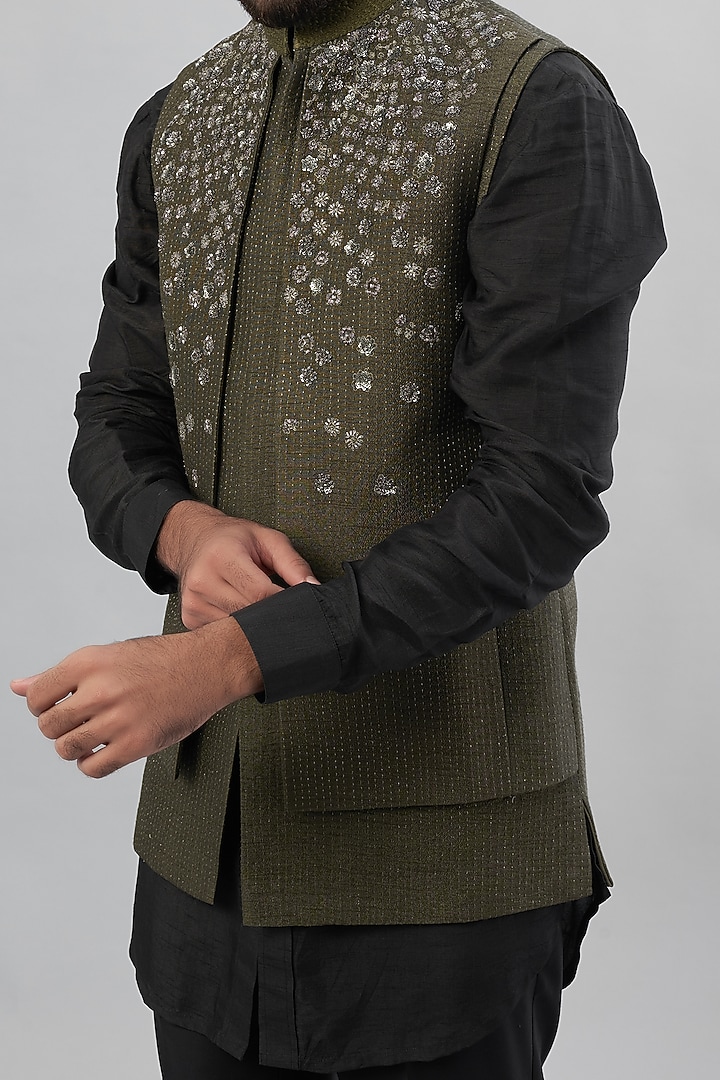 Dark Green Linen Floral Embroidered Bundi Jacket by Rohit Gandhi & Rahul Khanna Men at Pernia's Pop Up Shop