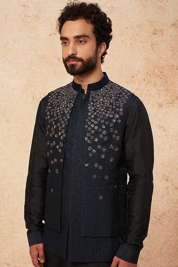 Midnight Blue Linen Embroidered Bundi Jacket by Rohit Gandhi & Rahul Khanna Men at Pernia's Pop Up Shop