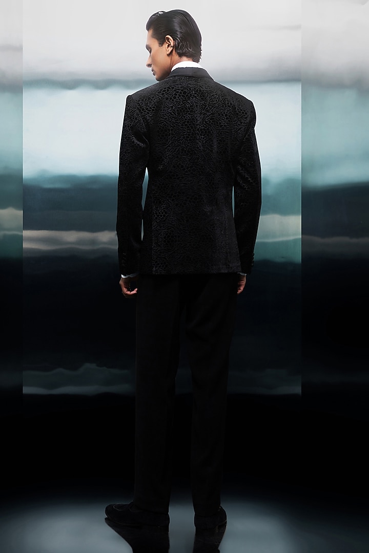 Black Velvet Tuxedo Set by Rohit Gandhi & Rahul Khanna Men at Pernia's Pop Up Shop