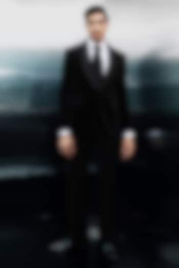 Black Velvet Tuxedo Set by Rohit Gandhi & Rahul Khanna Men at Pernia's Pop Up Shop