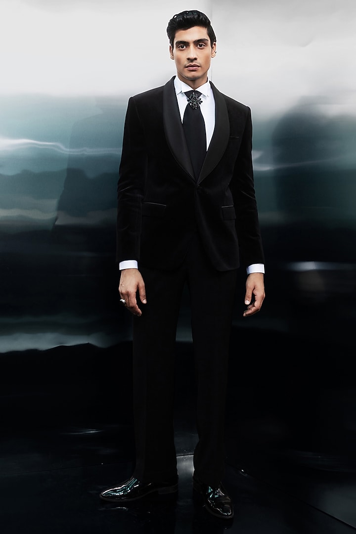 Black Velvet Tuxedo Set by Rohit Gandhi & Rahul Khanna Men at Pernia's Pop Up Shop