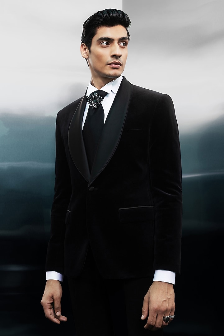 Black Velvet Tuxedo Set by Rohit Gandhi & Rahul Khanna Men at Pernia's Pop Up Shop