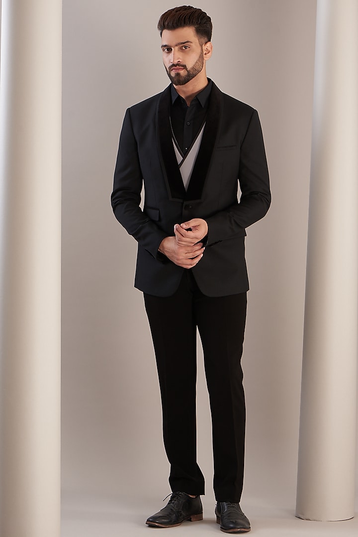 Black Suiting Tuxedo Set by Rohit Gandhi & Rahul Khanna Men