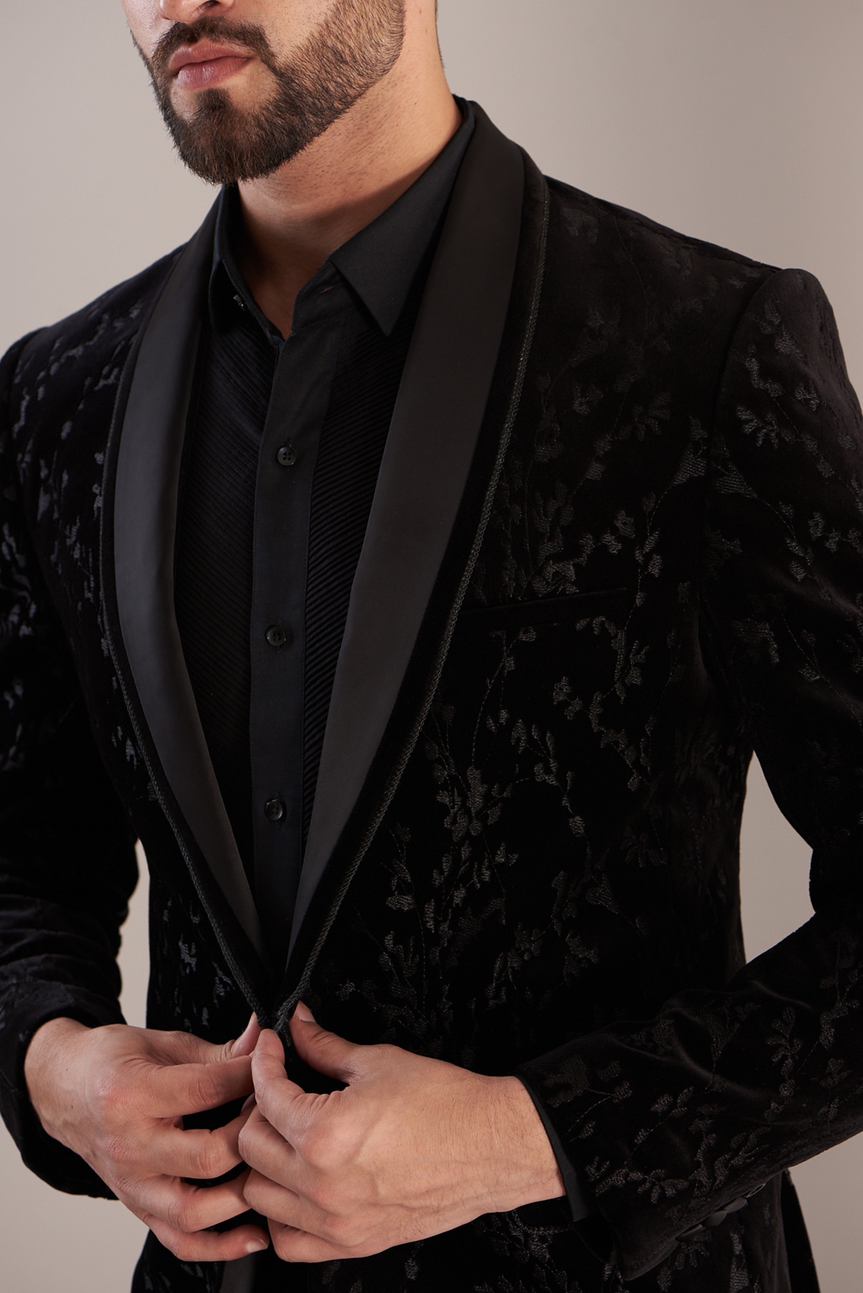 Cue on sale velvet jacket