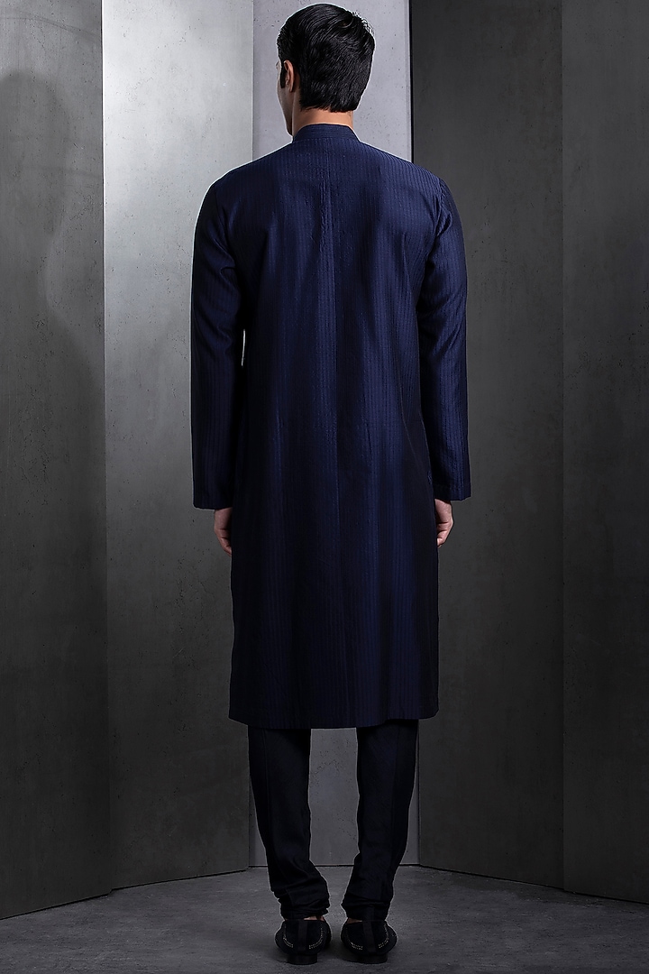 Midnight Blue Katan Embroidered Kurta Set by Rohit Gandhi & Rahul Khanna Men at Pernia's Pop Up Shop