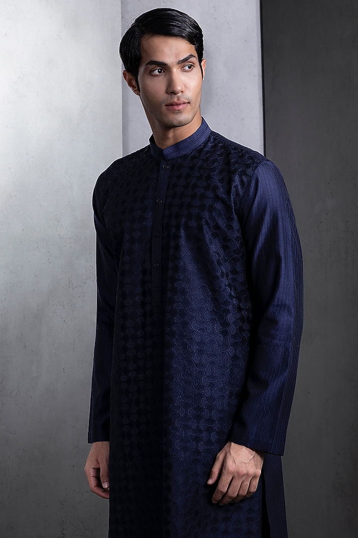 Midnight Blue Katan Embroidered Kurta Set by Rohit Gandhi & Rahul Khanna Men at Pernia's Pop Up Shop