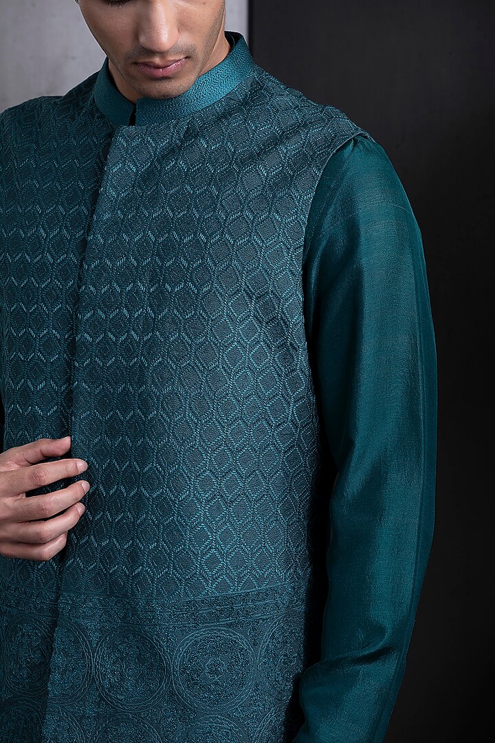 Bottle Green Silk Embroidered Nehru Jacket Set by Rohit Gandhi & Rahul Khanna Men at Pernia's Pop Up Shop