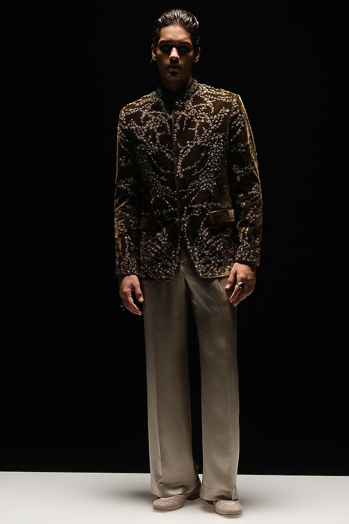 Dark Moss Silk Velvet Embellished Groom Bandhgala Set by Rohit Gandhi & Rahul Khanna Men at Pernia's Pop Up Shop