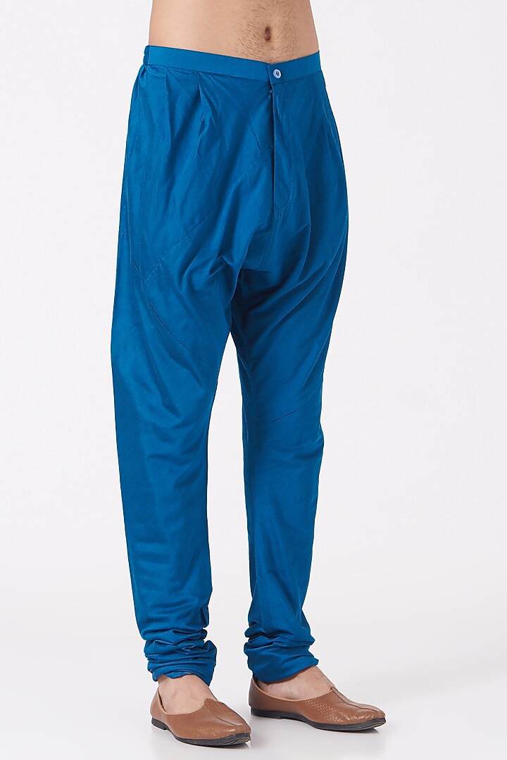 Blue Cotton Pintucked Kurta Set by Rohit Gandhi & Rahul Khanna Men at Pernia's Pop Up Shop
