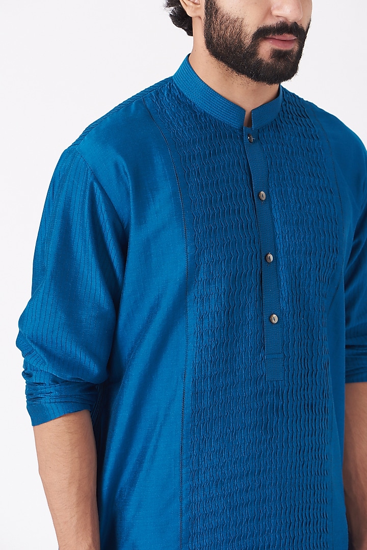 Blue Cotton Pintucked Kurta Set by Rohit Gandhi & Rahul Khanna Men at Pernia's Pop Up Shop