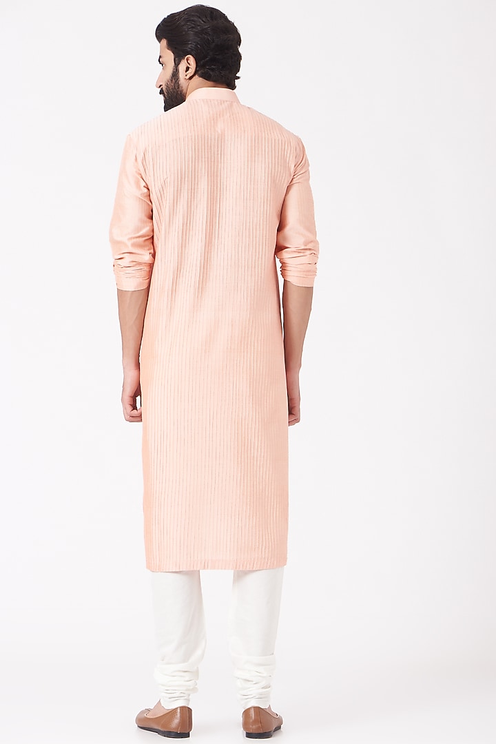 Pink Cotton Cross Pintucked Kurta Set by Rohit Gandhi & Rahul Khanna Men at Pernia's Pop Up Shop