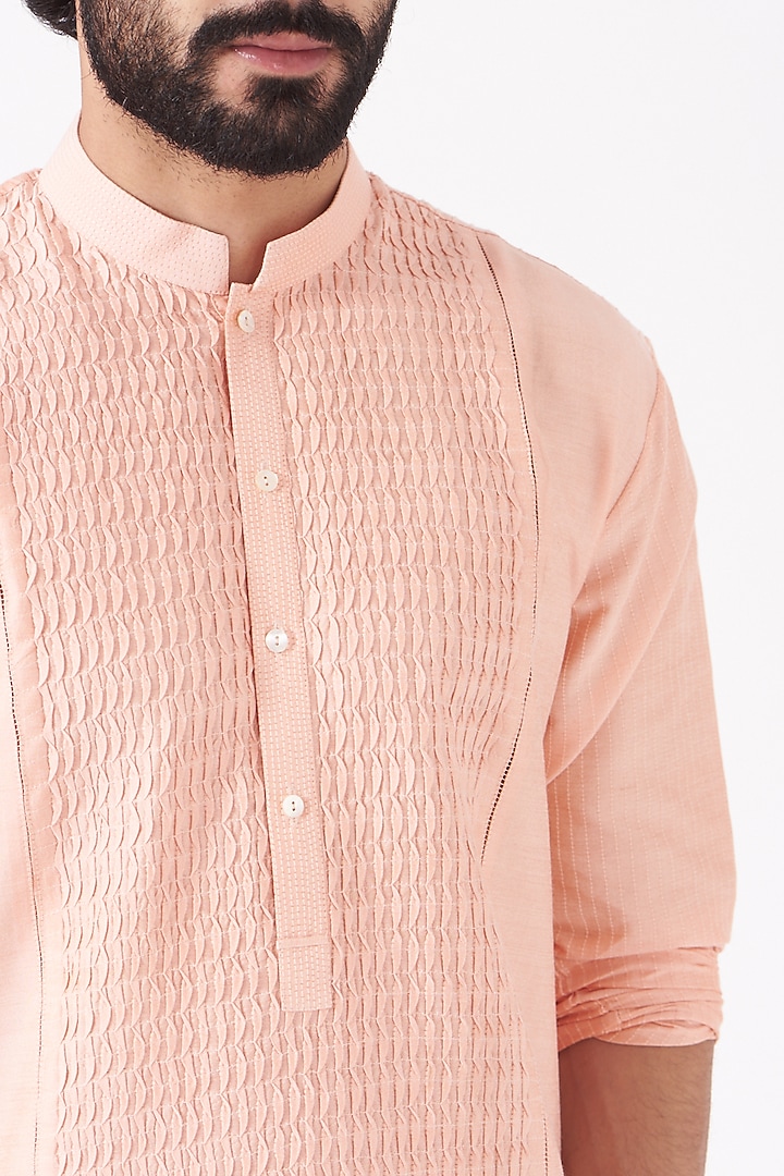 Pink Cotton Cross Pintucked Kurta Set by Rohit Gandhi & Rahul Khanna Men at Pernia's Pop Up Shop