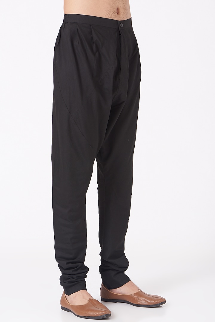 Black Pintucked Kurta Set by Rohit Gandhi & Rahul Khanna Men at Pernia's Pop Up Shop