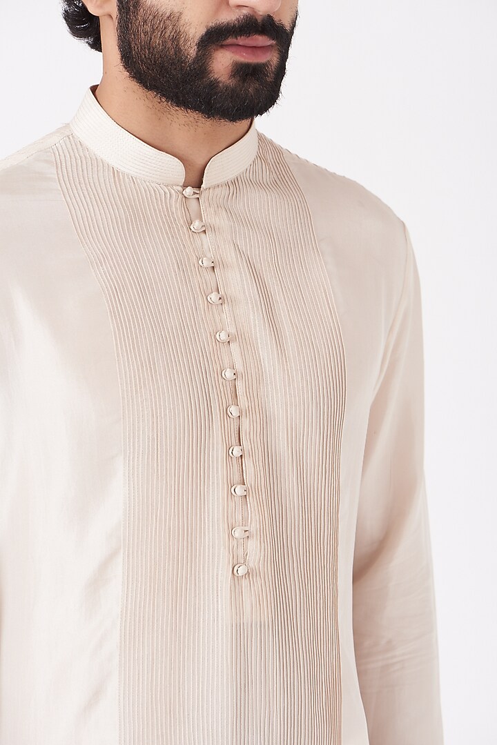 Beige Pintucked Kurta Set by Rohit Gandhi & Rahul Khanna Men at Pernia's Pop Up Shop