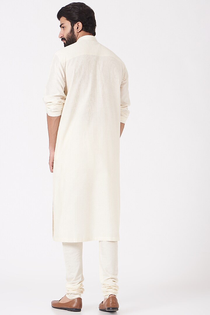 Off White Cotton Pintucked Kurta Set by Rohit Gandhi & Rahul Khanna Men at Pernia's Pop Up Shop