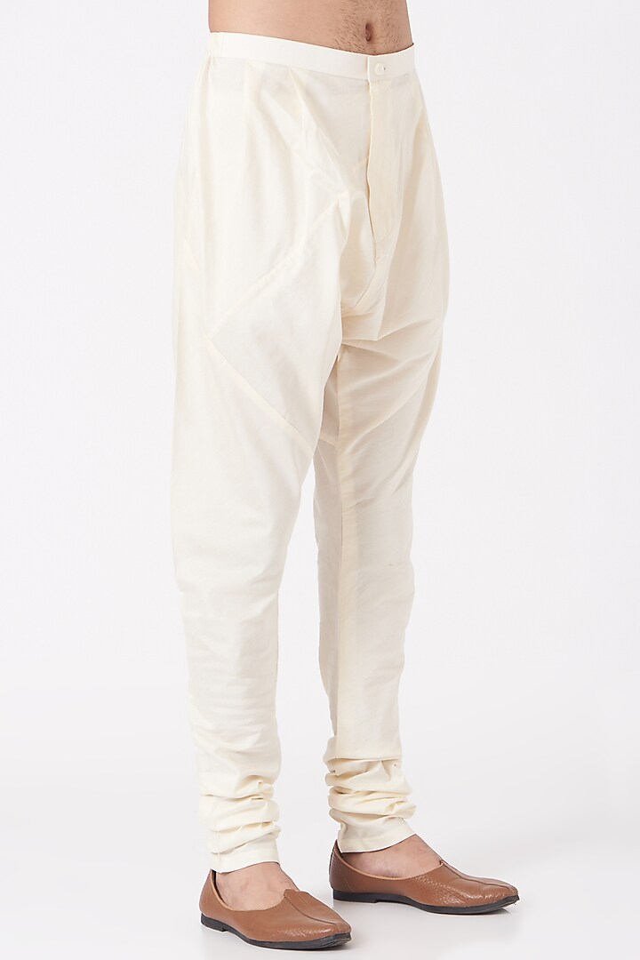 Off White Cotton Pintucked Kurta Set by Rohit Gandhi & Rahul Khanna Men at Pernia's Pop Up Shop