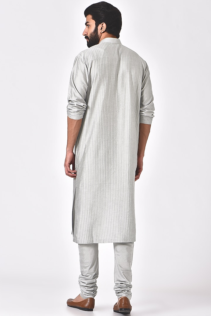 Grey Cotton Pintuck Kurta Set by Rohit Gandhi & Rahul Khanna Men at Pernia's Pop Up Shop