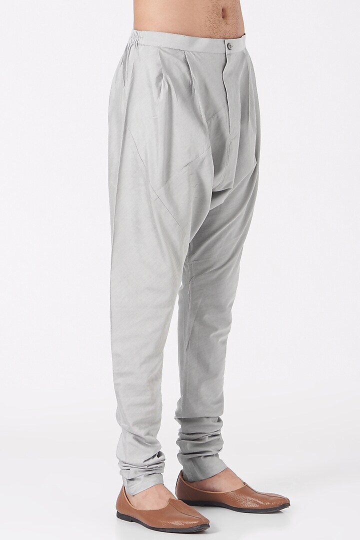 Grey Cotton Pintuck Kurta Set by Rohit Gandhi & Rahul Khanna Men at Pernia's Pop Up Shop