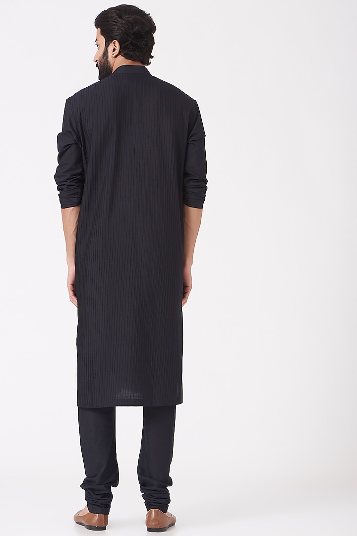 Black Pintucked Kurta Set by Rohit Gandhi & Rahul Khanna Men at Pernia's Pop Up Shop