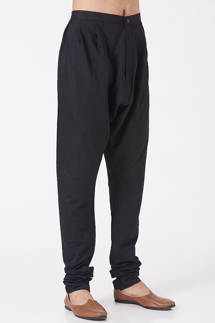 Black Pintucked Kurta Set by Rohit Gandhi & Rahul Khanna Men at Pernia's Pop Up Shop