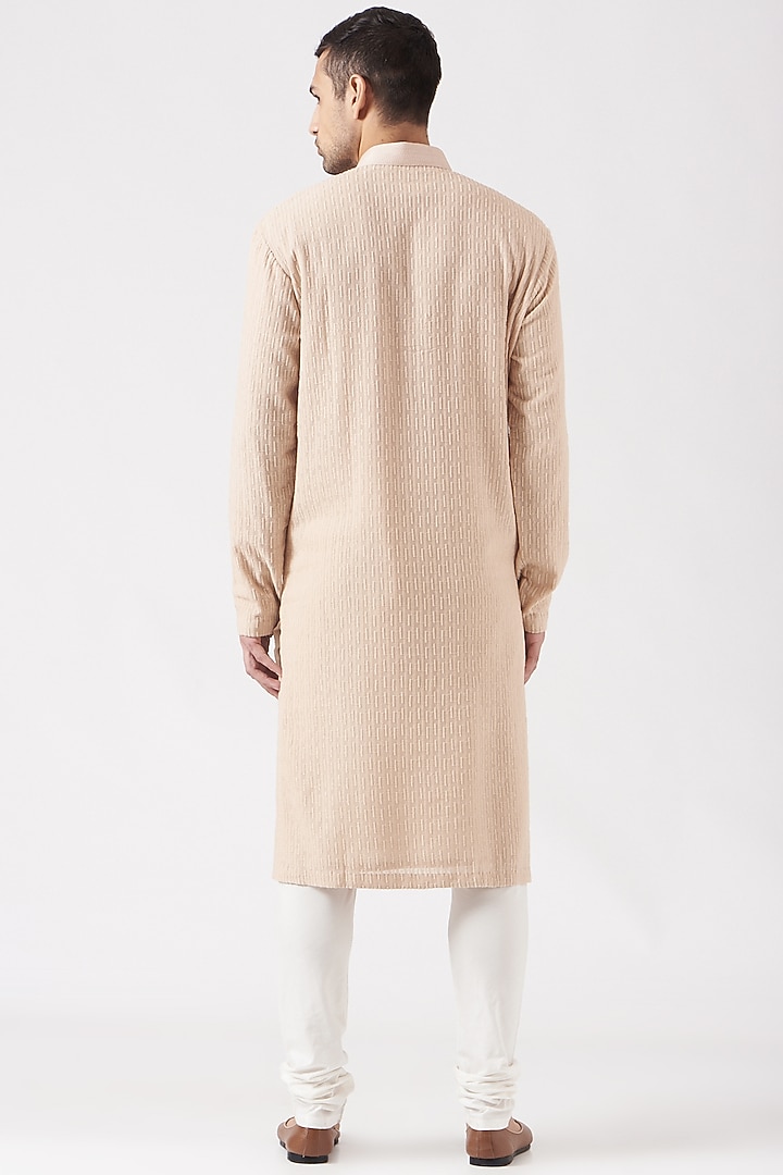 Peach Katan Chikankari Embroidered Kurta Set by Rohit Gandhi & Rahul Khanna Men at Pernia's Pop Up Shop