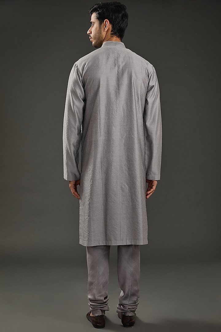 Steel Grey Cotton Silk Thread Embroidered Kurta Set by Rohit Gandhi & Rahul Khanna Men at Pernia's Pop Up Shop
