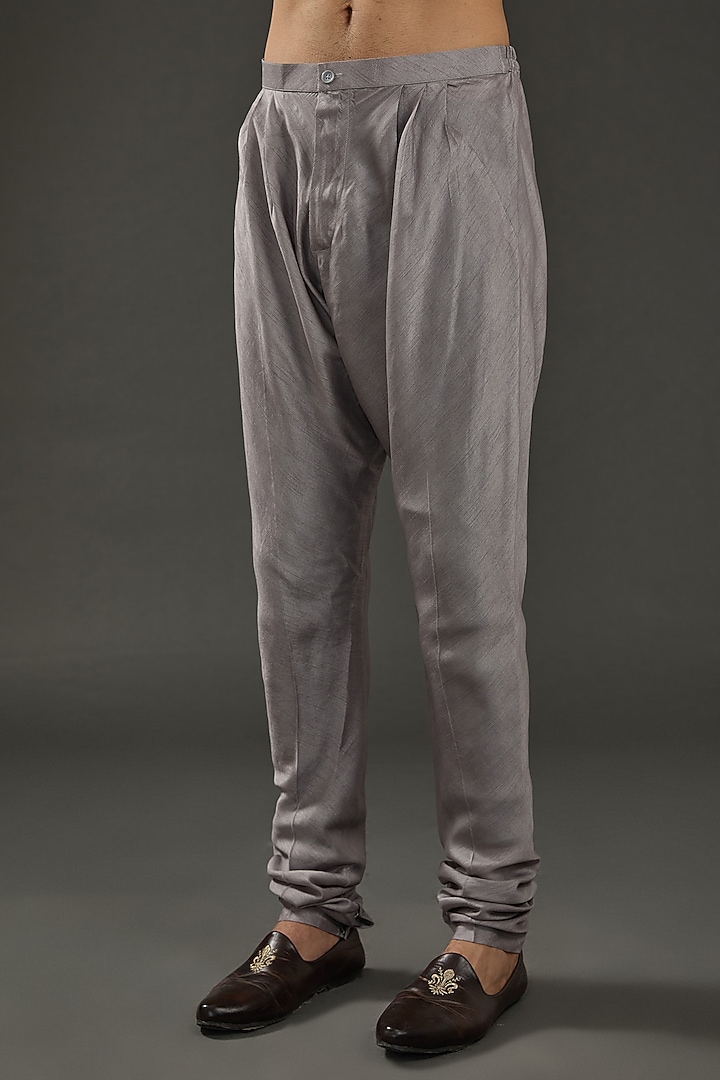 Steel Grey Cotton Silk Thread Embroidered Kurta Set by Rohit Gandhi & Rahul Khanna Men at Pernia's Pop Up Shop