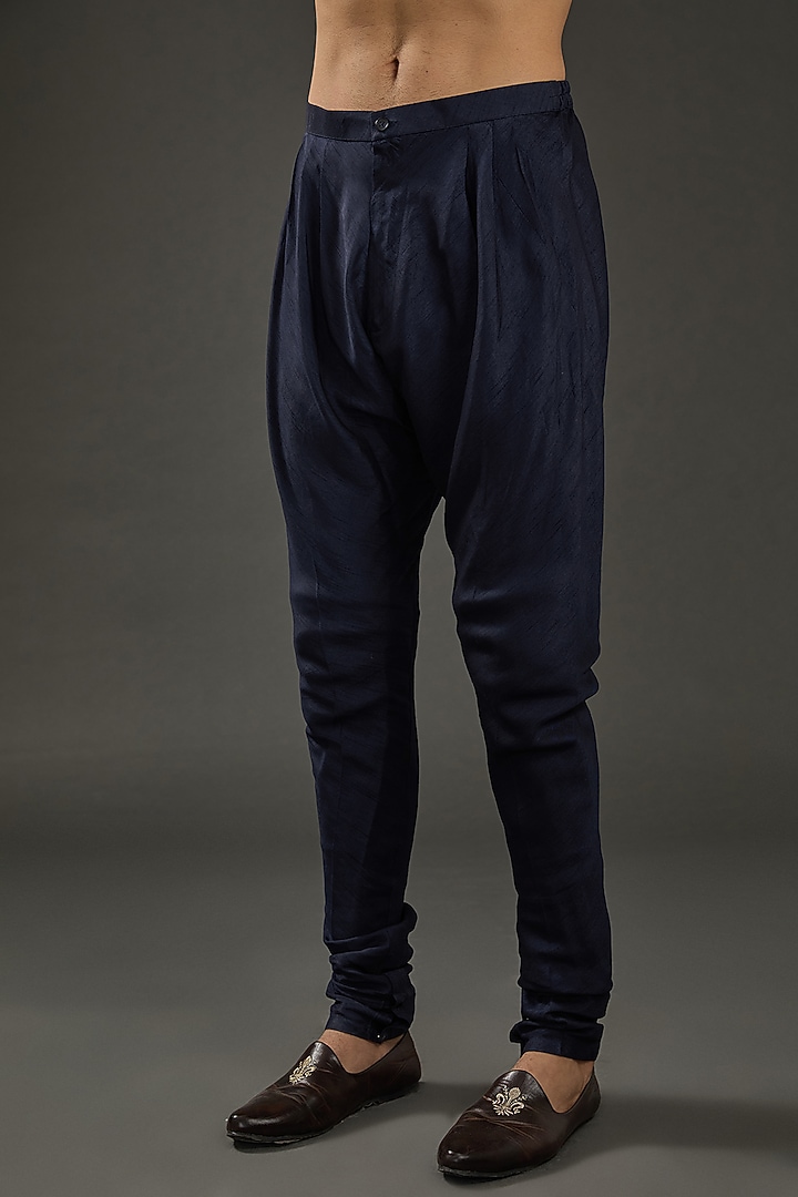 Navy Cotton Silk Thread Embroidered Kurta Set by Rohit Gandhi & Rahul Khanna Men at Pernia's Pop Up Shop