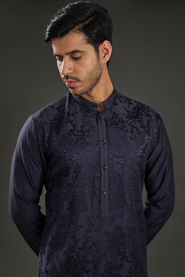 Navy Cotton Silk Thread Embroidered Kurta Set by Rohit Gandhi & Rahul Khanna Men at Pernia's Pop Up Shop