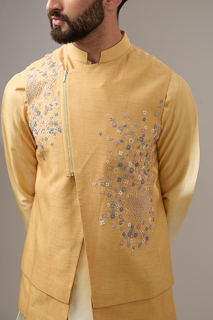 Mustard Silk Embroidered Bundi Jacket Set by Rohit Gandhi & Rahul Khanna Men at Pernia's Pop Up Shop