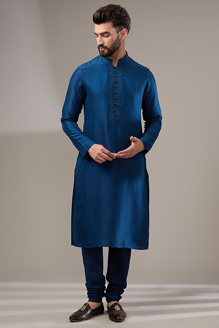 Galaxy Blue Silk Embroidered Bundi Jacket Set by Rohit Gandhi & Rahul Khanna Men at Pernia's Pop Up Shop