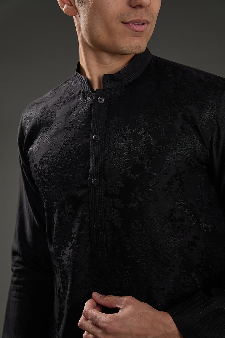 Black Silk & Cotton Kurta Set by Rohit Gandhi & Rahul Khanna Men at Pernia's Pop Up Shop