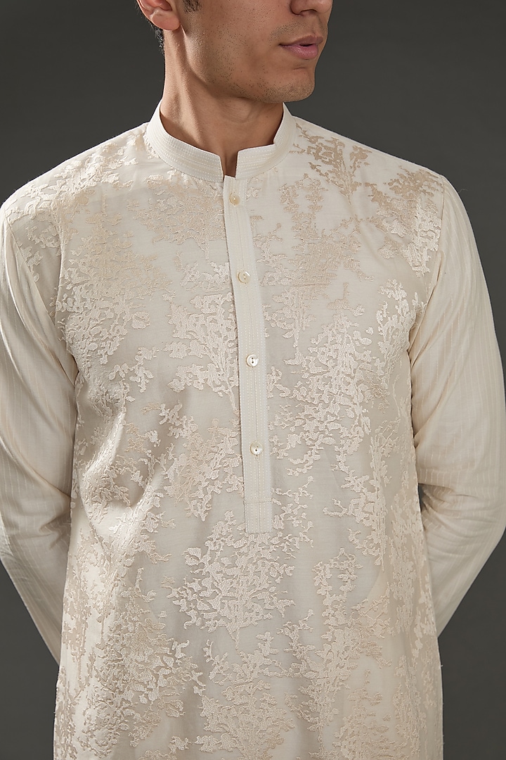 Peach Cotton Silk Embroidered Kurta Set by Rohit Gandhi & Rahul Khanna Men at Pernia's Pop Up Shop