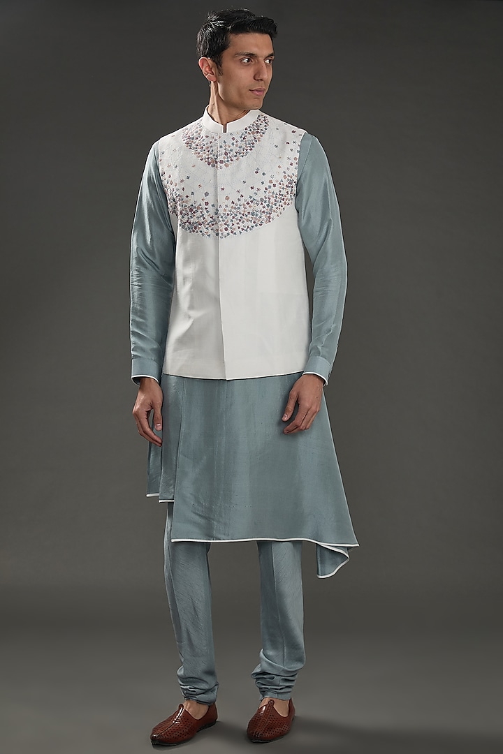 Ivory Matka Silk Embroidered Bundi Jacket Set by Rohit Gandhi & Rahul Khanna Men