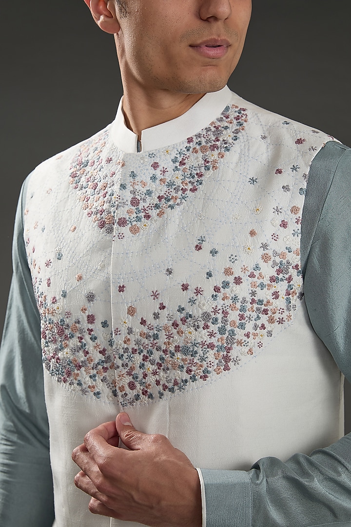 Ivory Matka Silk Embroidered Bundi Jacket Set by Rohit Gandhi & Rahul Khanna Men at Pernia's Pop Up Shop