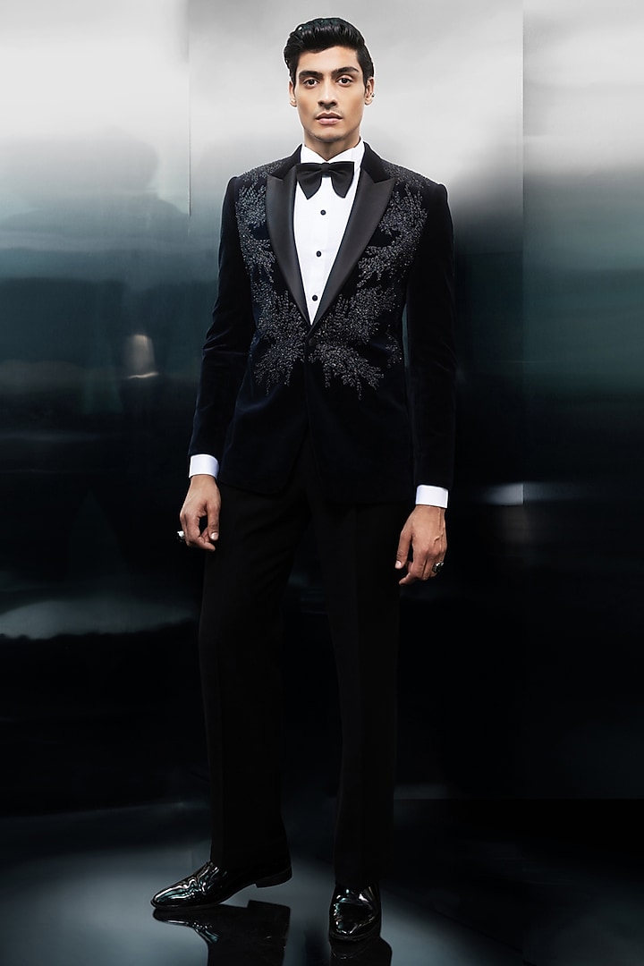 Black Velvet Tuxedo Set by Rohit Gandhi & Rahul Khanna Men at Pernia's Pop Up Shop