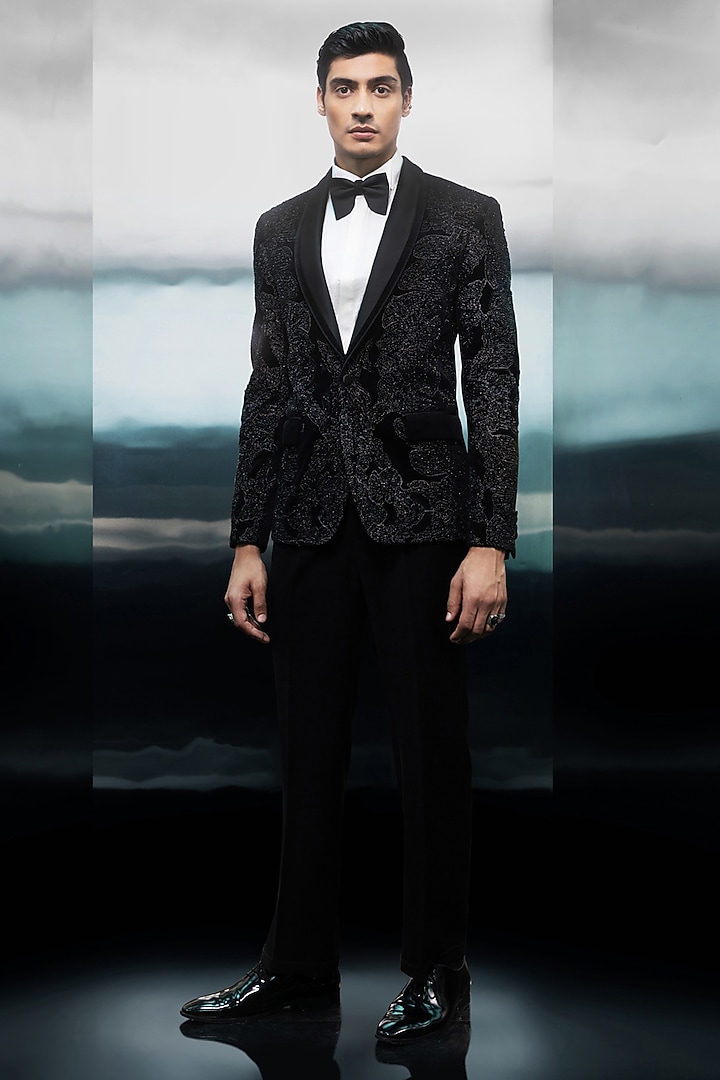Black Velvet Embellished Tuxedo Set by Rohit Gandhi & Rahul Khanna Men at Pernia's Pop Up Shop