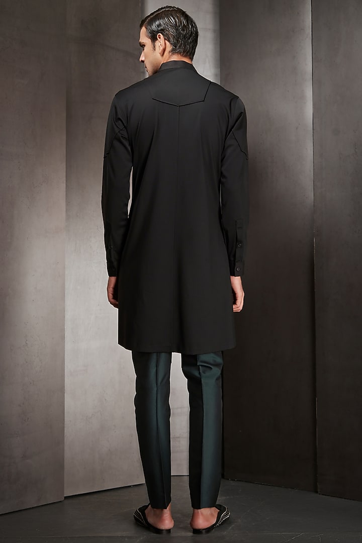 Black Cotton Kurta With Zipper by Rohit Gandhi & Rahul Khanna Men at Pernia's Pop Up Shop