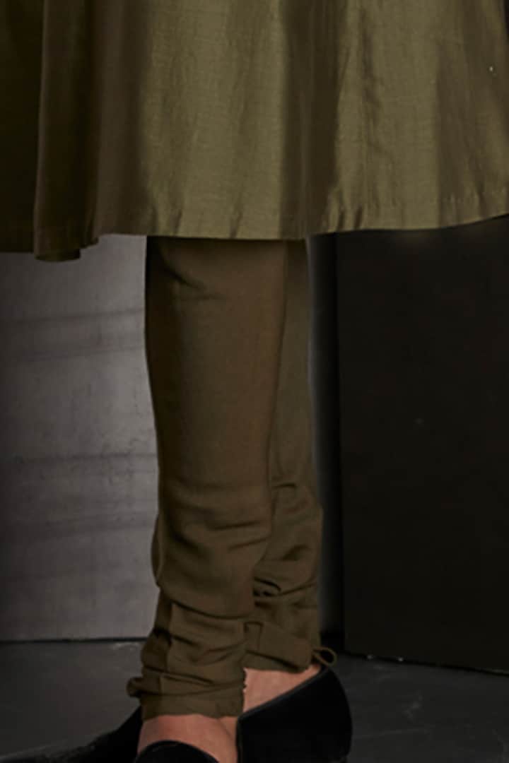 Olive Chanderi Kurta Set by Rohit Gandhi & Rahul Khanna Men at Pernia's Pop Up Shop