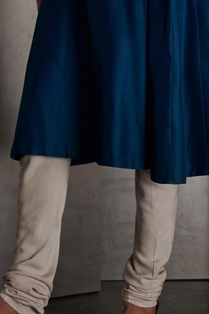 Blue Cotton A-Line Kurta Set by Rohit Gandhi & Rahul Khanna Men at Pernia's Pop Up Shop