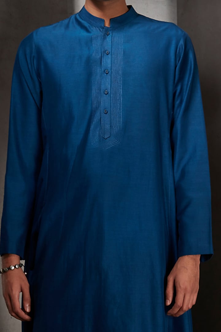 Blue Cotton A-Line Kurta Set by Rohit Gandhi & Rahul Khanna Men at Pernia's Pop Up Shop