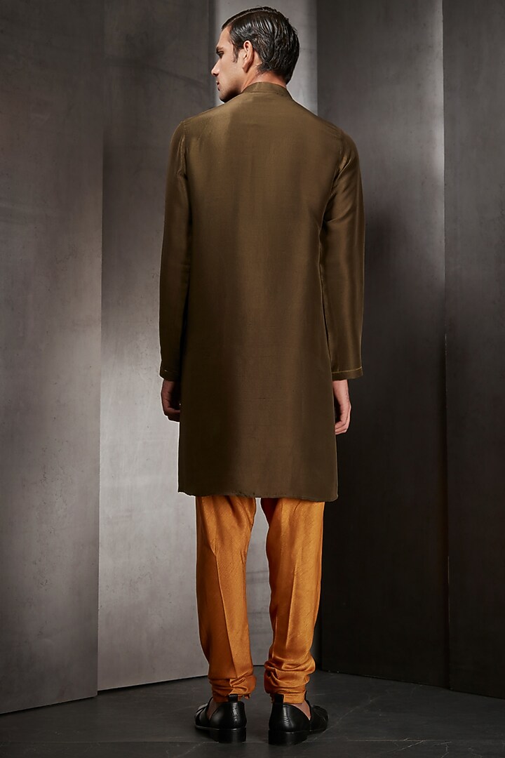 Olive Silk Thread Embroidered Kurta Set by Rohit Gandhi & Rahul Khanna Men at Pernia's Pop Up Shop