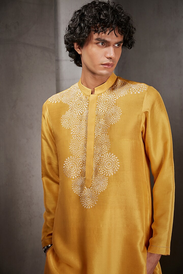 Yellow Silk Thread Embroidered Kurta by Rohit Gandhi & Rahul Khanna Men at Pernia's Pop Up Shop