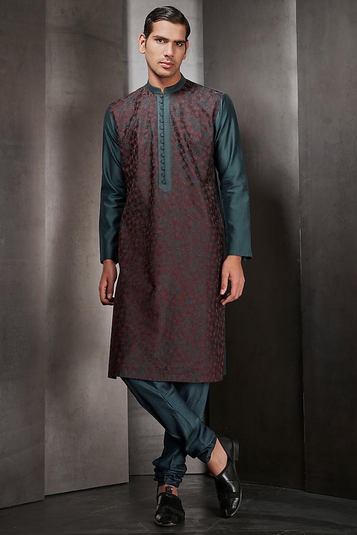 Emerald Green Silk Thread Embroidered Kurta Set by Rohit Gandhi & Rahul Khanna Men